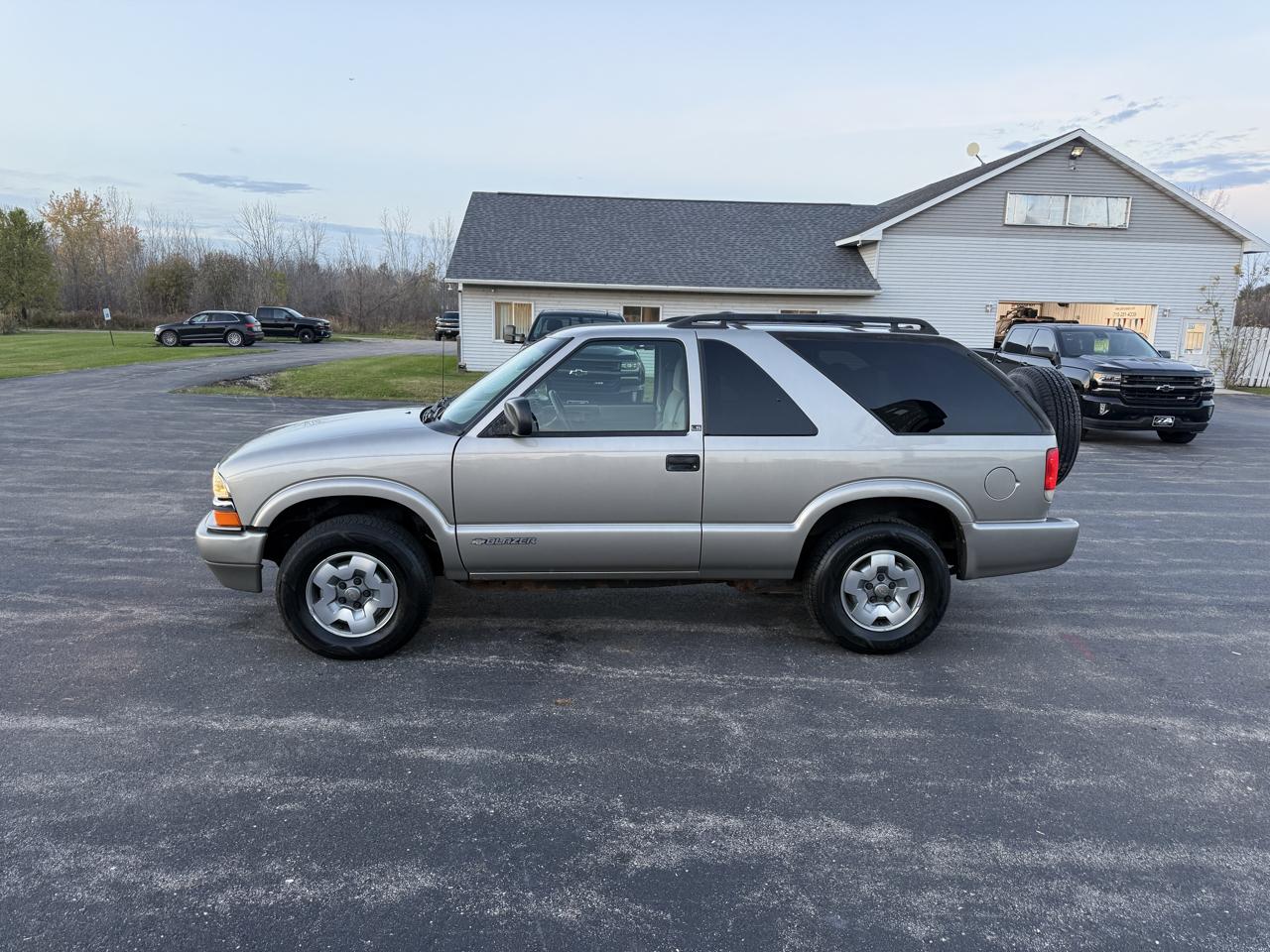 Chevrolet Blazer 2dr 4WD LS 2002