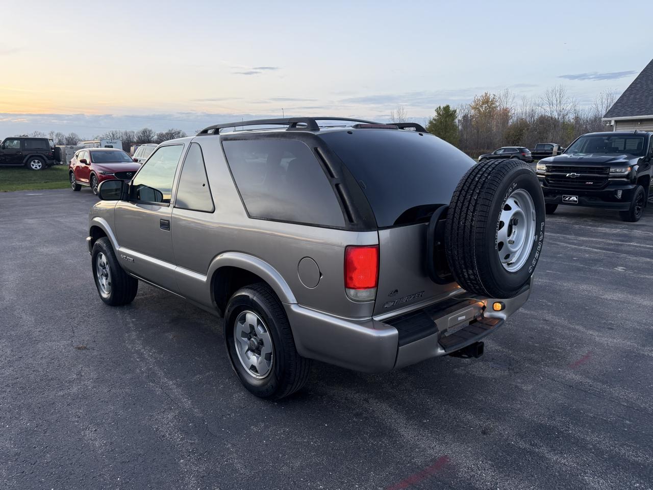 Chevrolet Blazer 2dr 4WD LS 2002