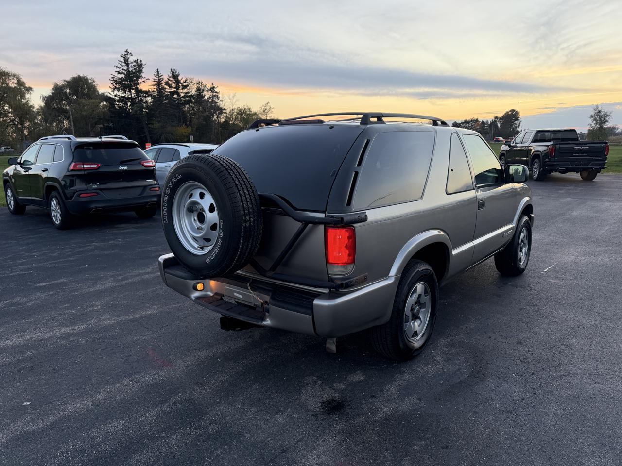 Chevrolet Blazer 2dr 4WD LS 2002