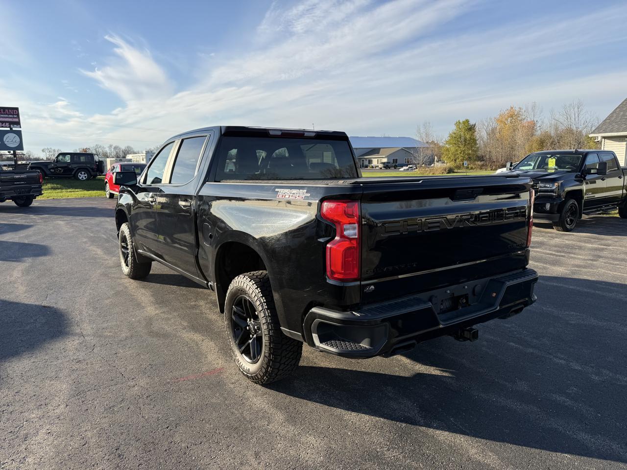 Chevrolet Silverado 1500 LTD 4WD Crew Cab 147" Custom Trail Boss 2022