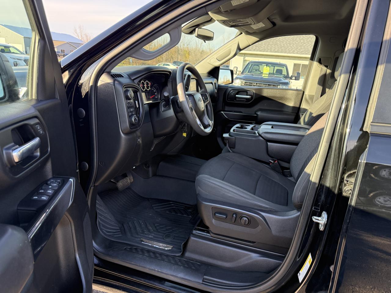 Chevrolet Silverado 1500 LTD 4WD Crew Cab 147" Custom Trail Boss 2022