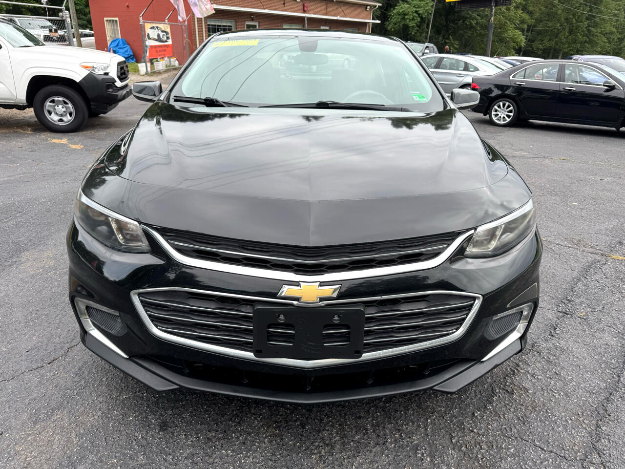 2017 Chevrolet Malibu 1LT photo 2
