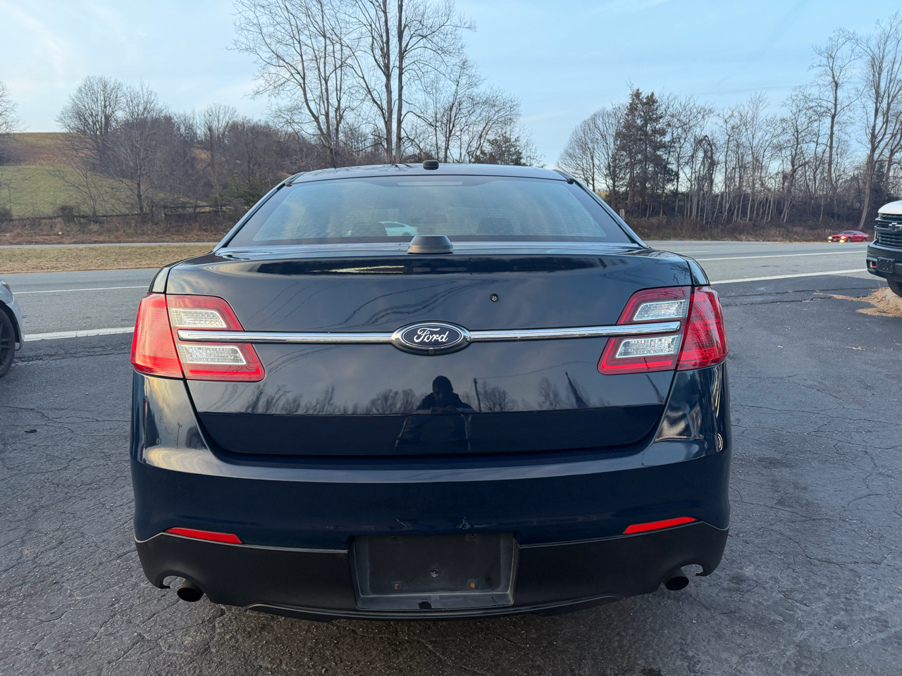 2017 Ford Taurus photo 4