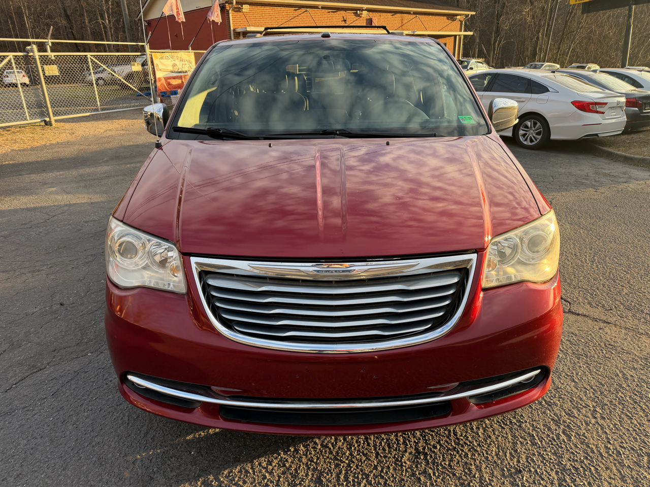 Chrysler Town & Country Limited Platinum 2011