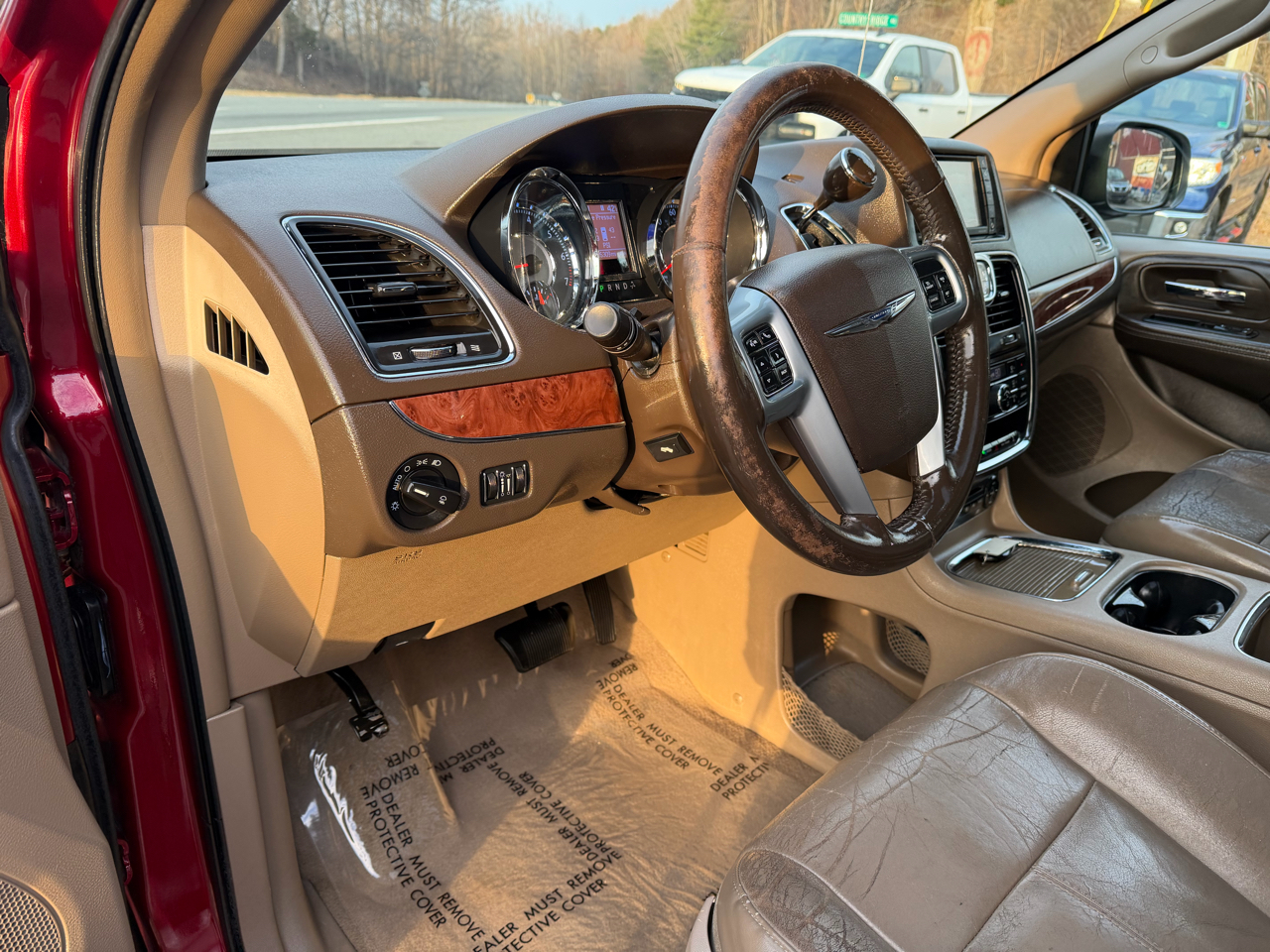 Chrysler Town & Country Limited Platinum 2011