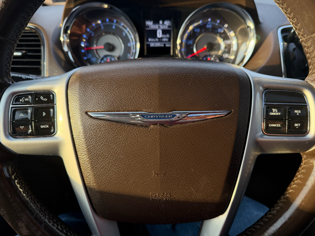 Chrysler Town & Country Limited Platinum 2011