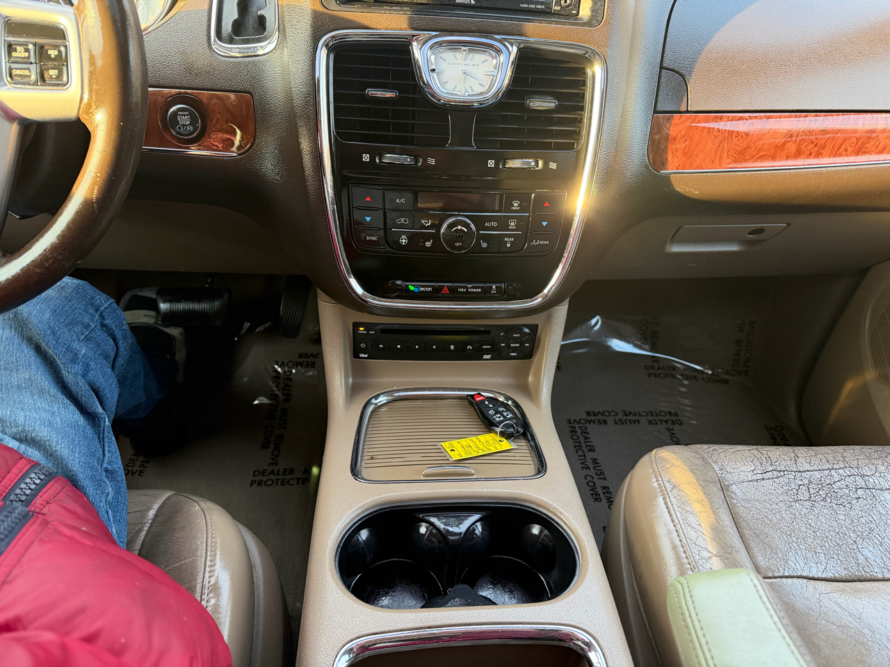 Chrysler Town & Country Limited Platinum 2011