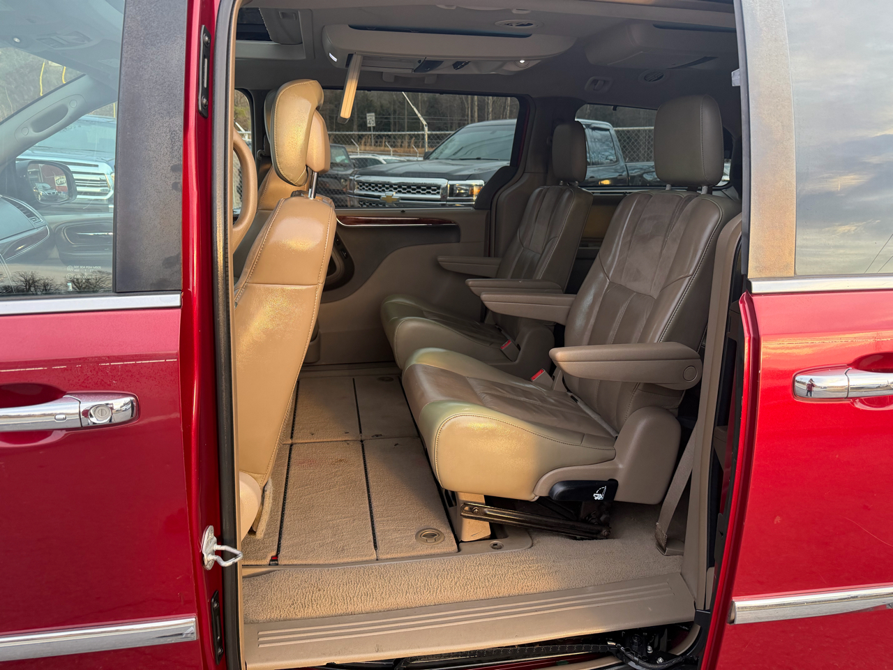 Chrysler Town & Country Limited Platinum 2011