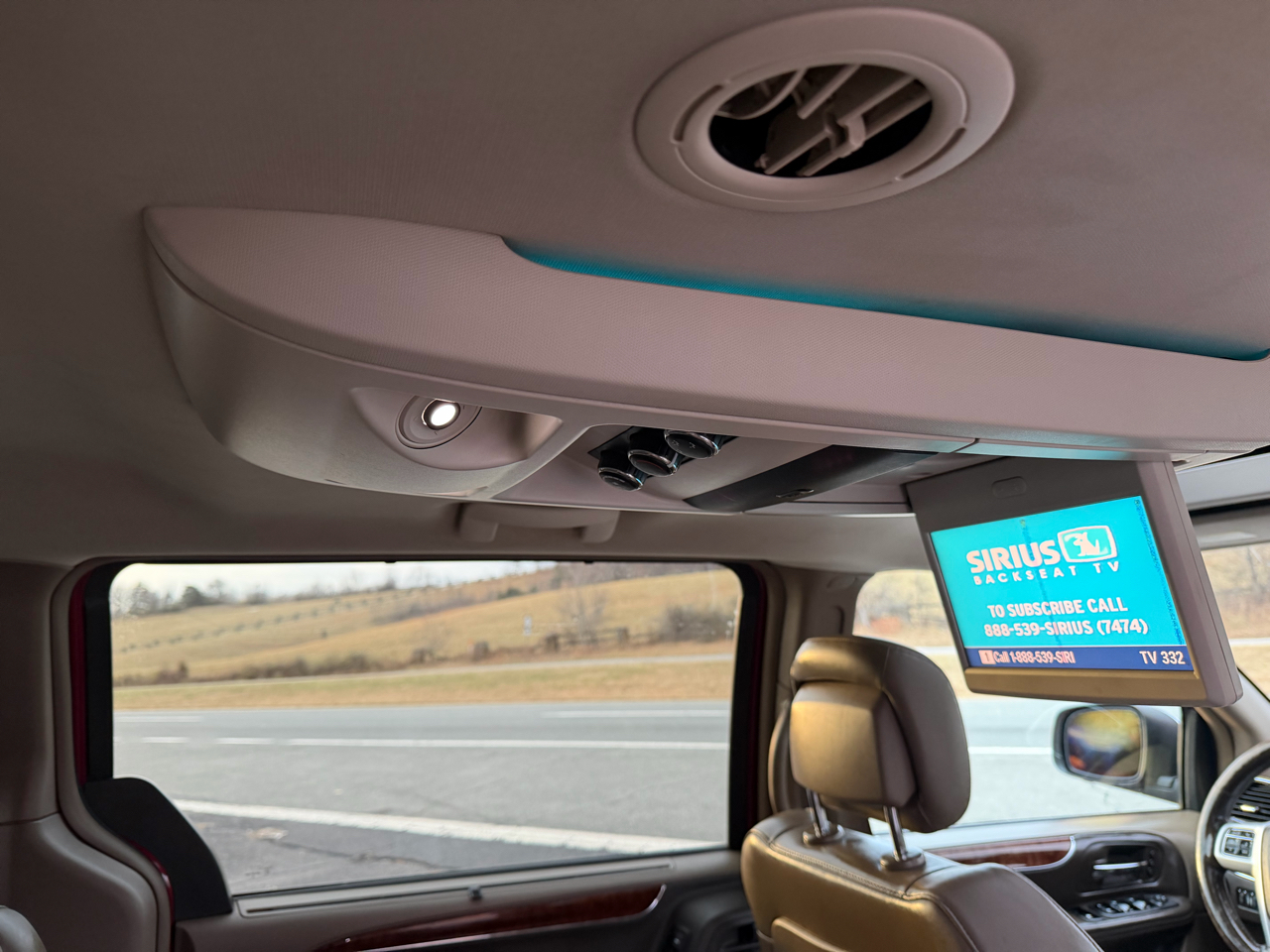 Chrysler Town & Country Limited Platinum 2011