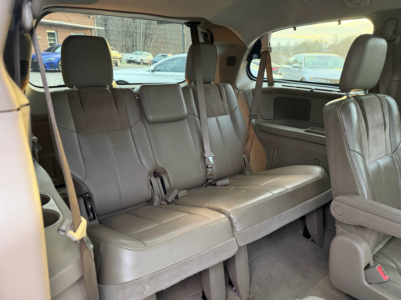 Chrysler Town & Country Limited Platinum 2011