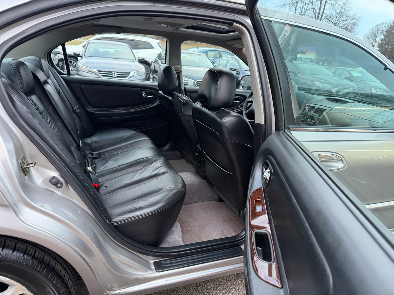 Nissan Maxima GLE 2000