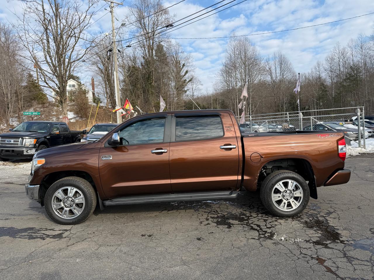 Toyota Tundra 4WD Truck CrewMax 5.7L FFV V8 6-Spd AT 1794 (Natl) 2014