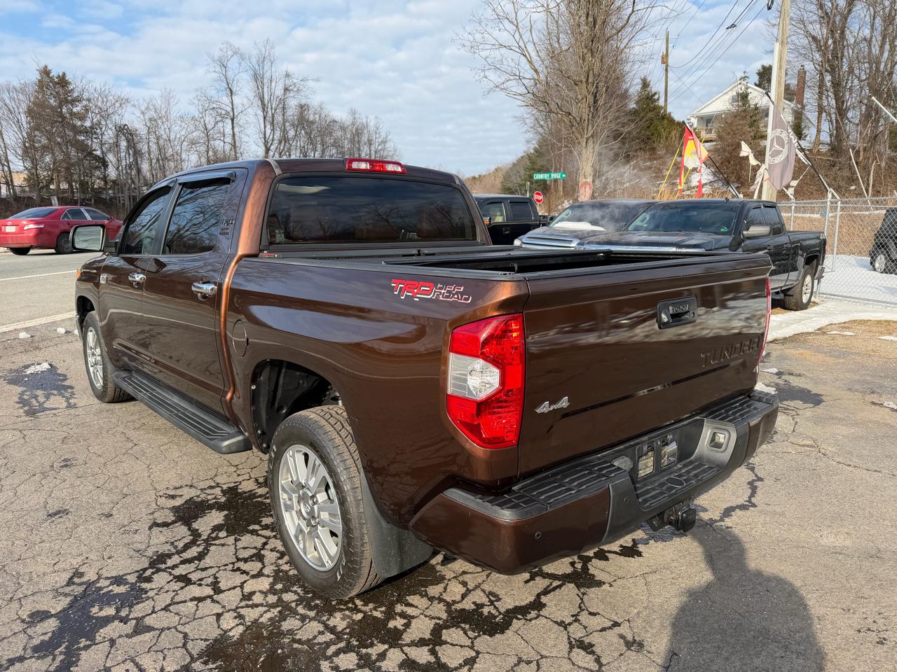 Toyota Tundra 4WD Truck CrewMax 5.7L FFV V8 6-Spd AT 1794 (Natl) 2014