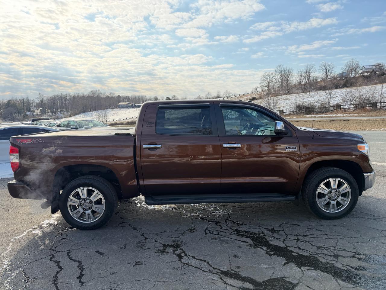 Toyota Tundra 4WD Truck CrewMax 5.7L FFV V8 6-Spd AT 1794 (Natl) 2014