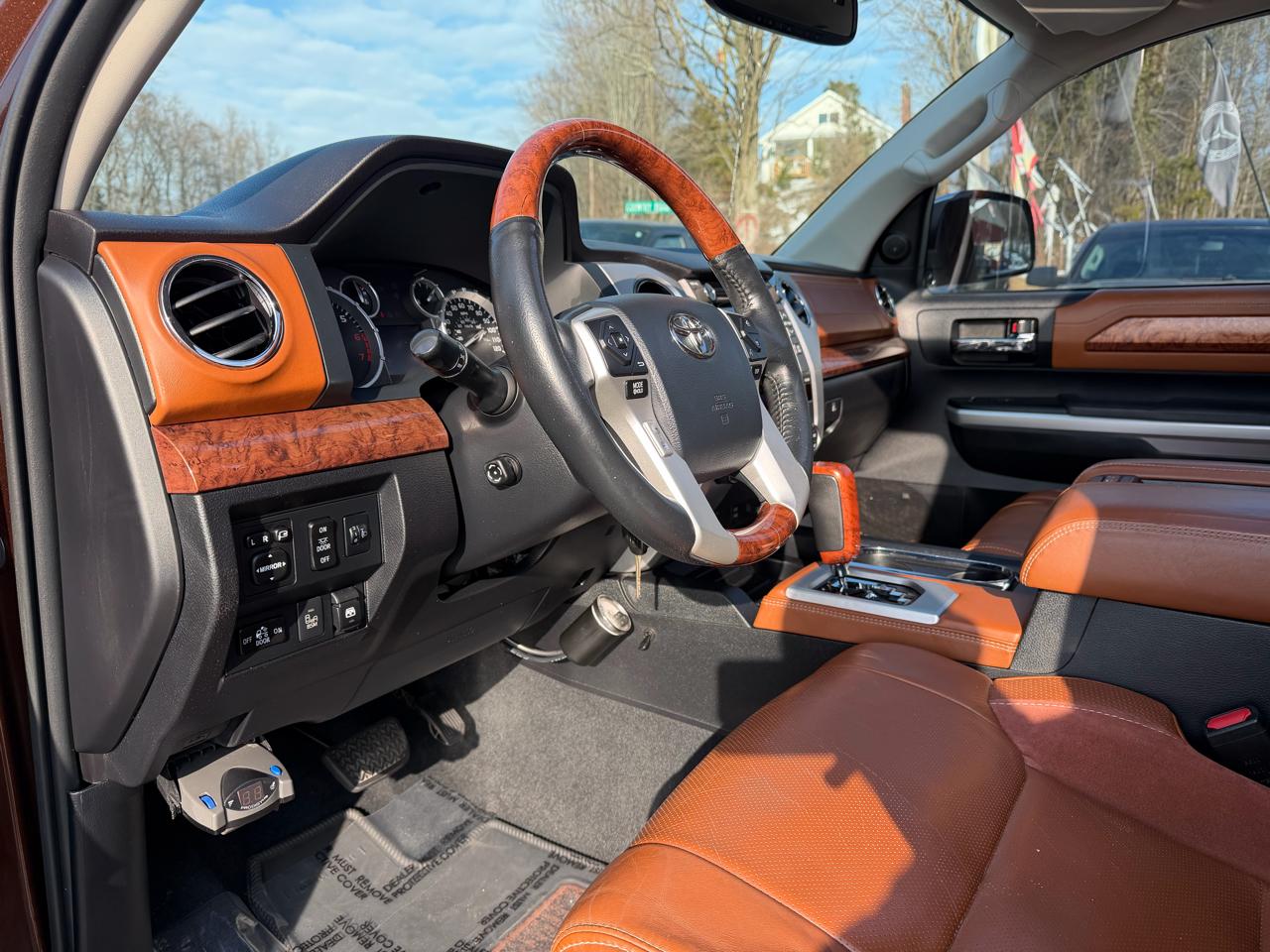 Toyota Tundra 4WD Truck CrewMax 5.7L FFV V8 6-Spd AT 1794 (Natl) 2014