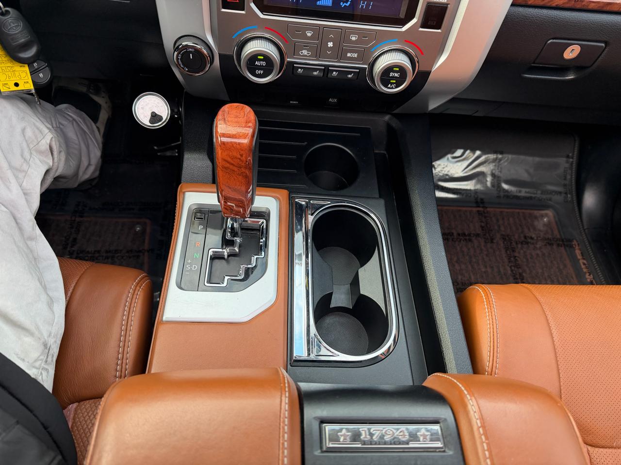 Toyota Tundra 4WD Truck CrewMax 5.7L FFV V8 6-Spd AT 1794 (Natl) 2014