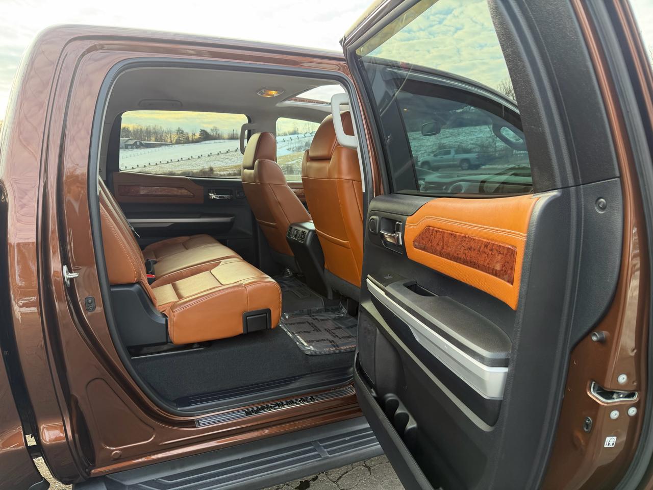 Toyota Tundra 4WD Truck CrewMax 5.7L FFV V8 6-Spd AT 1794 (Natl) 2014