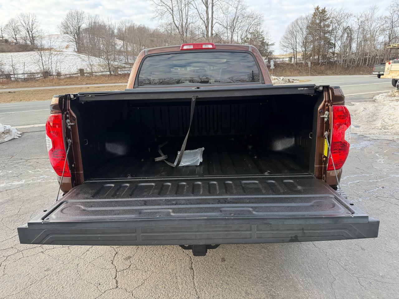 Toyota Tundra 4WD Truck CrewMax 5.7L FFV V8 6-Spd AT 1794 (Natl) 2014