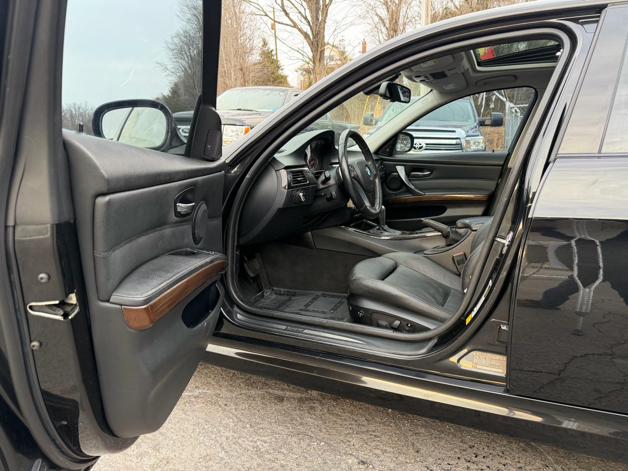 BMW 3 Series 4dr Sdn 335i RWD 2010