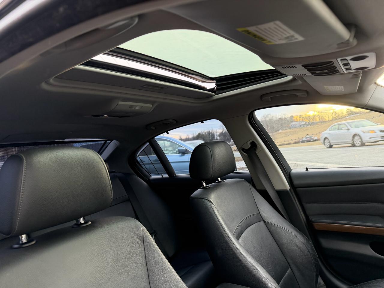 BMW 3 Series 4dr Sdn 335i RWD 2010