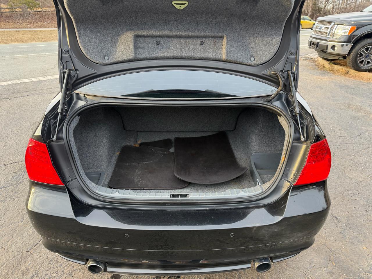 BMW 3 Series 4dr Sdn 335i RWD 2010