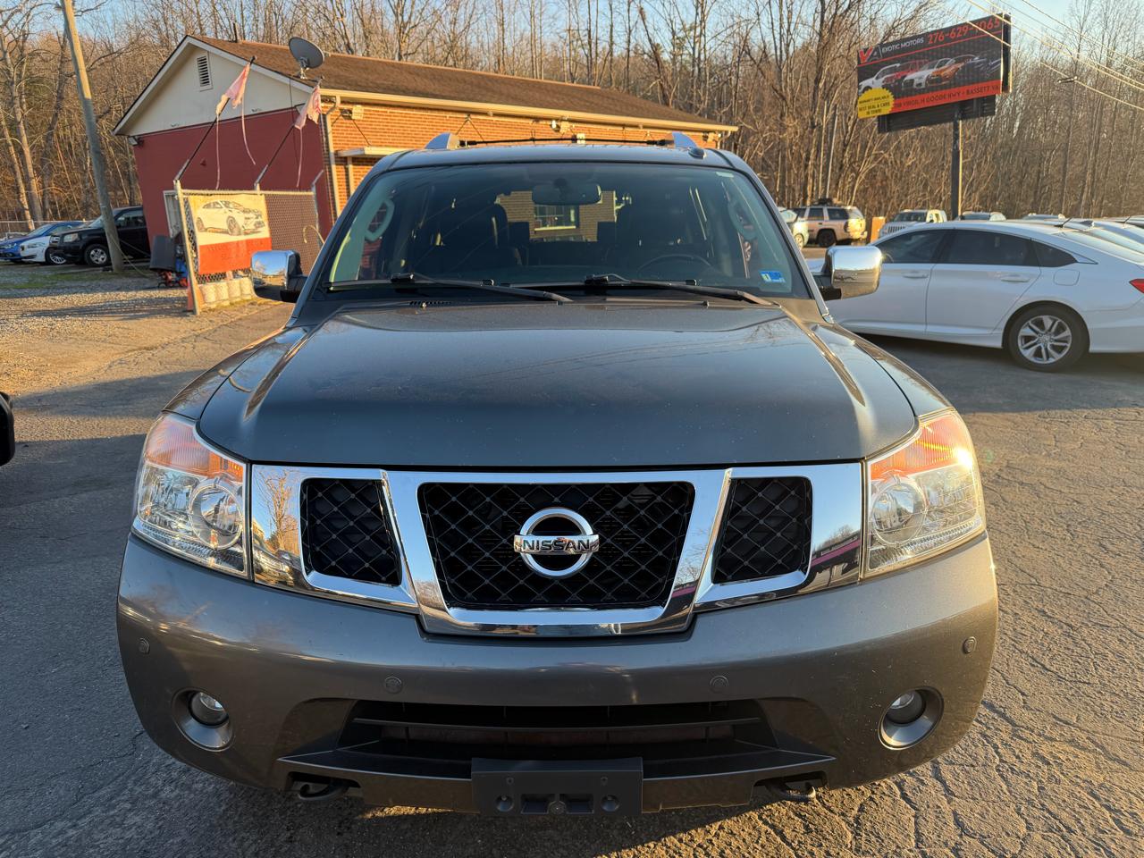 Nissan Armada Platinum 4WD 2012