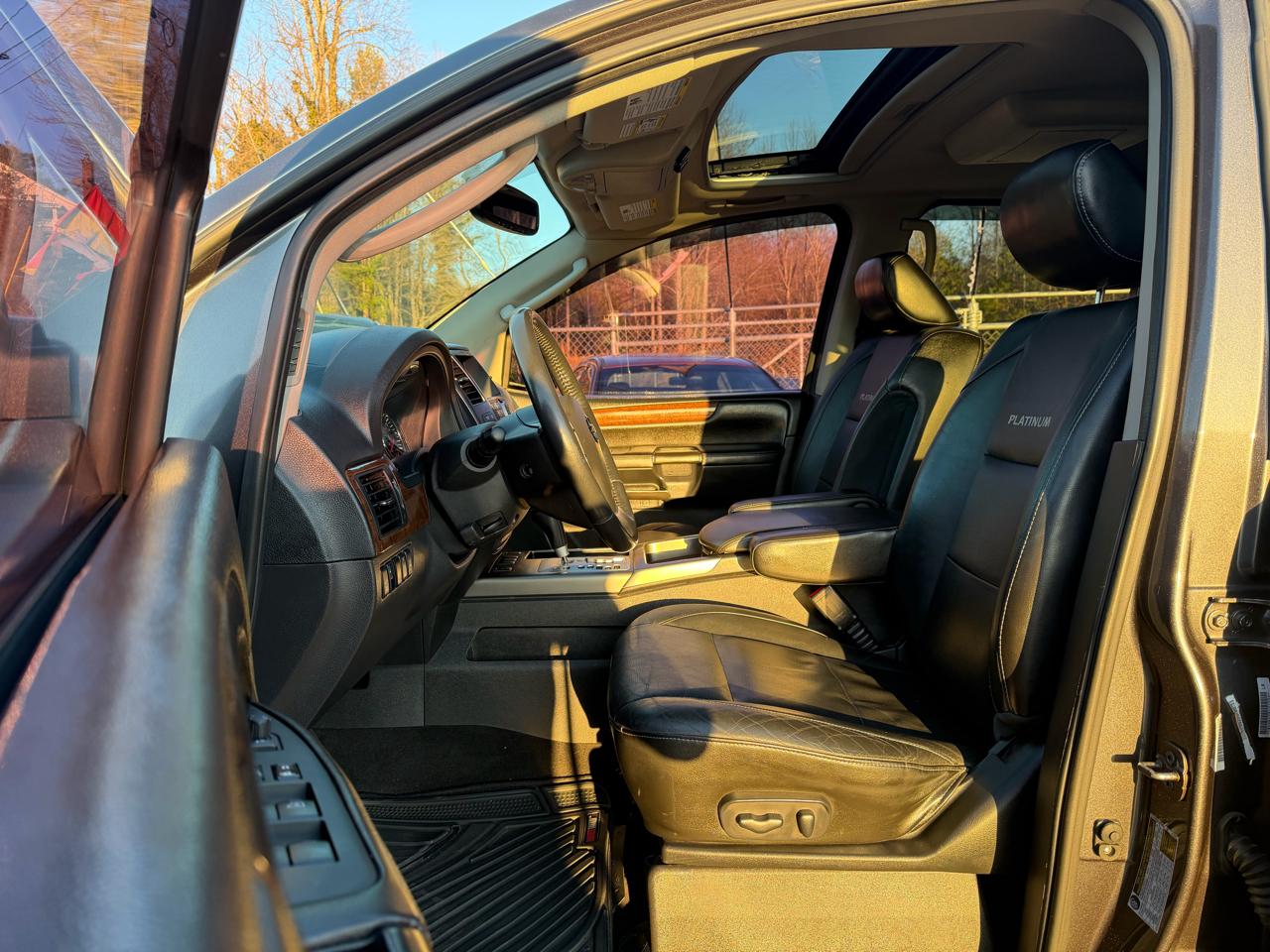 Nissan Armada Platinum 4WD 2012