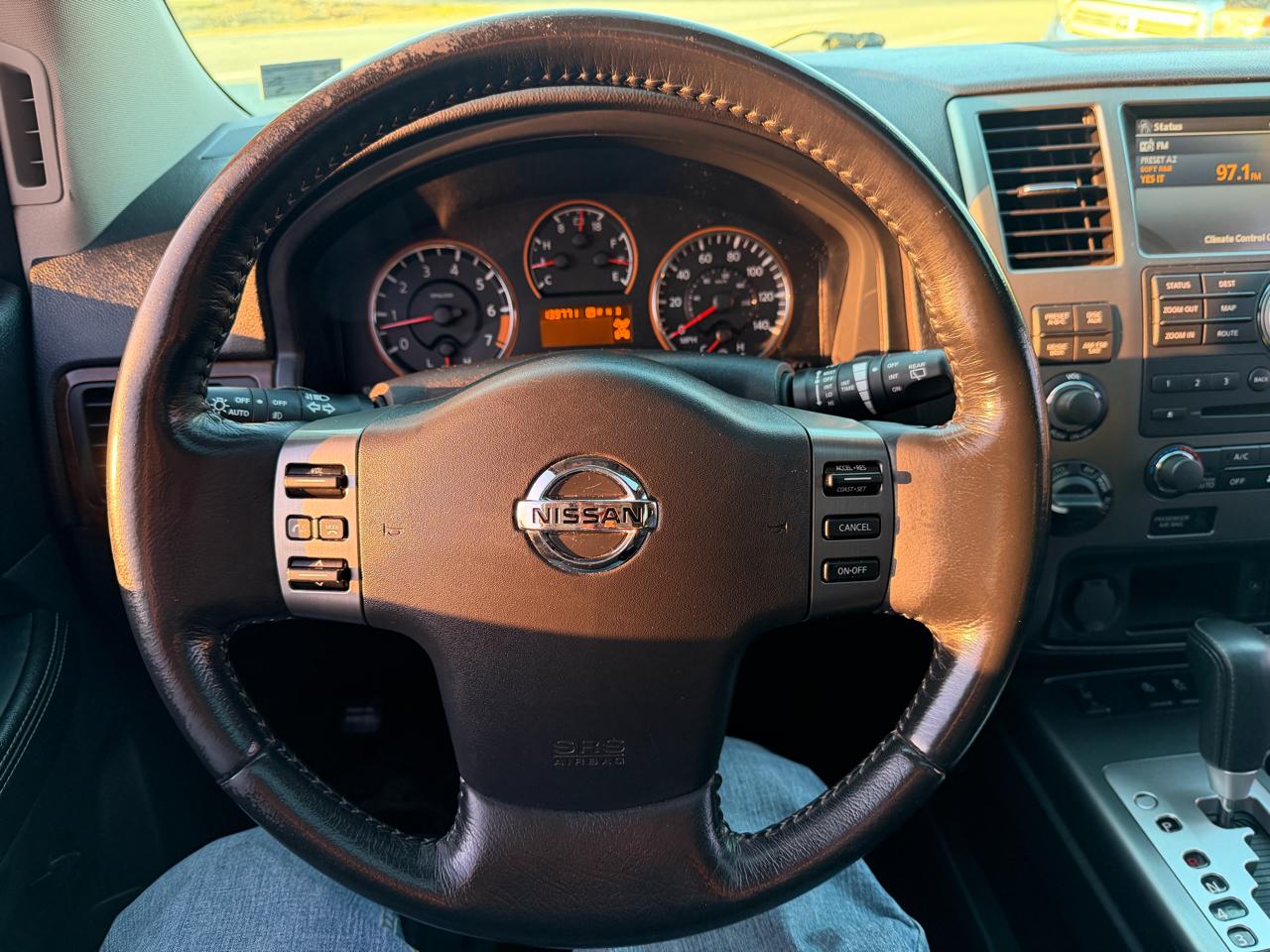 Nissan Armada Platinum 4WD 2012