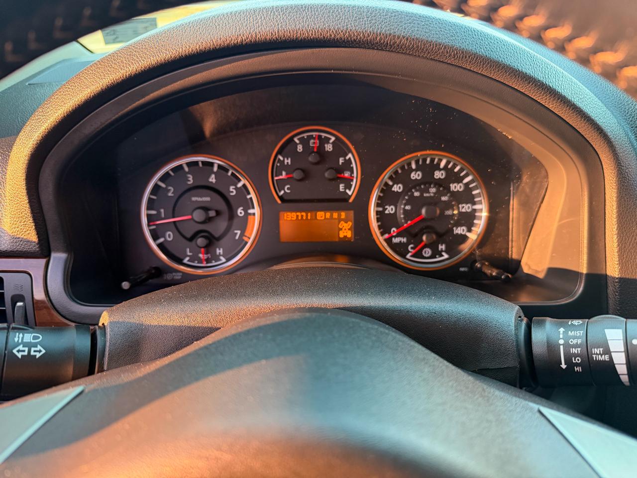 Nissan Armada Platinum 4WD 2012