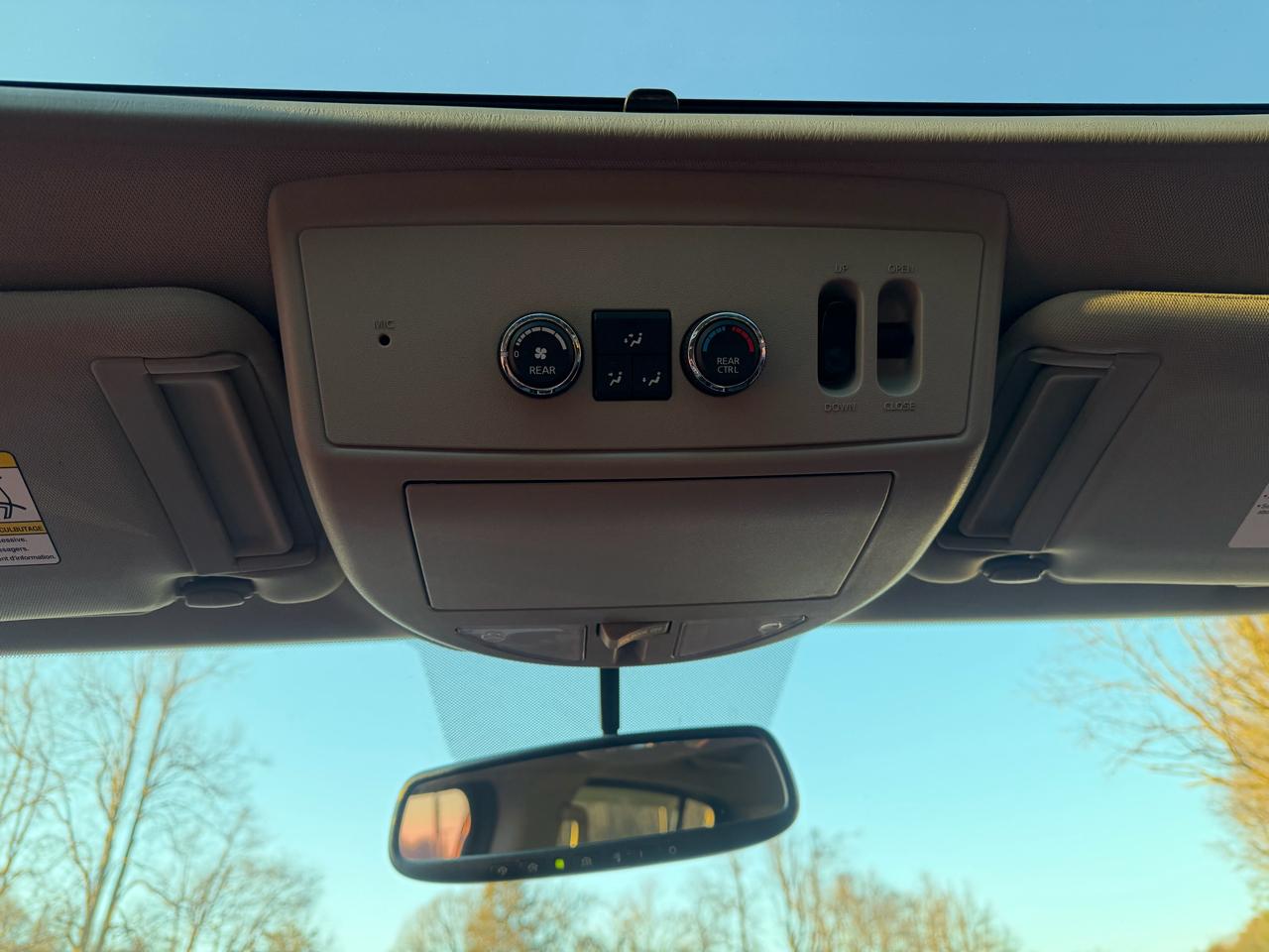 Nissan Armada Platinum 4WD 2012