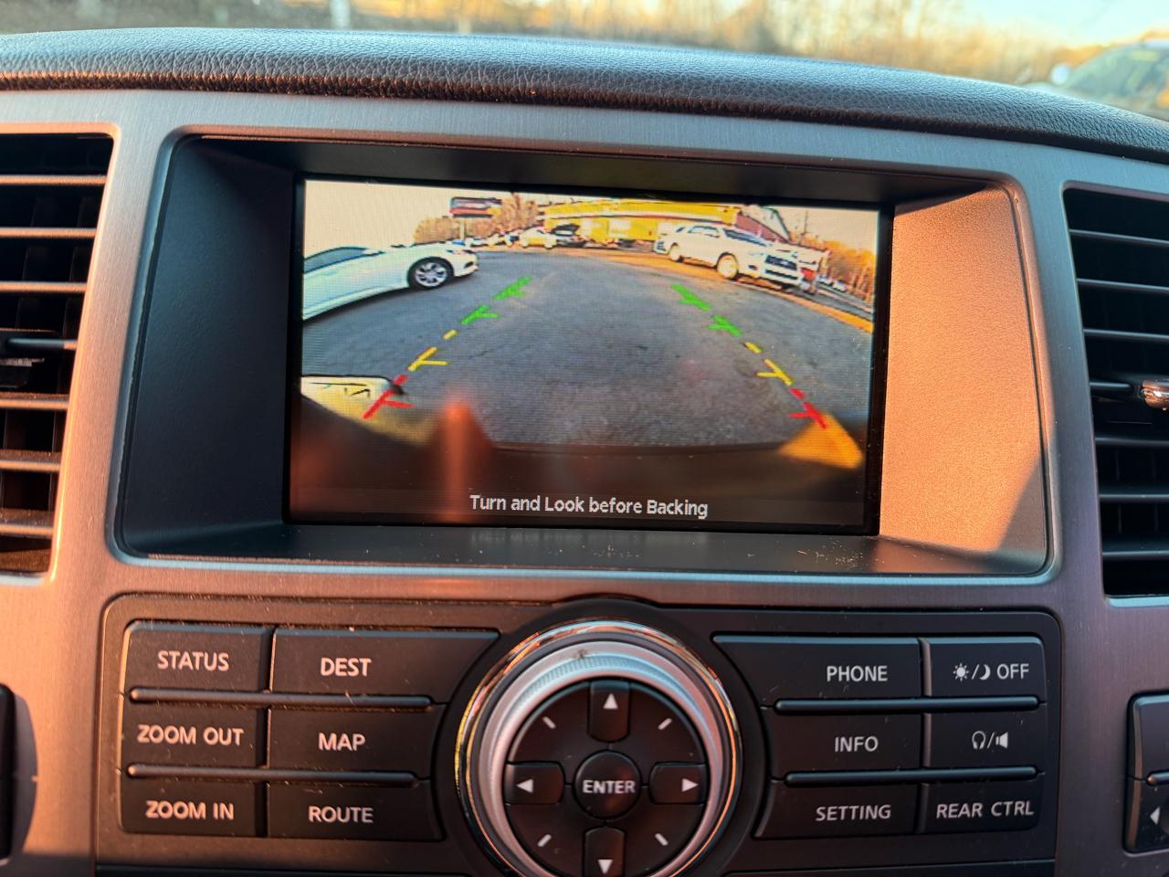 Nissan Armada Platinum 4WD 2012