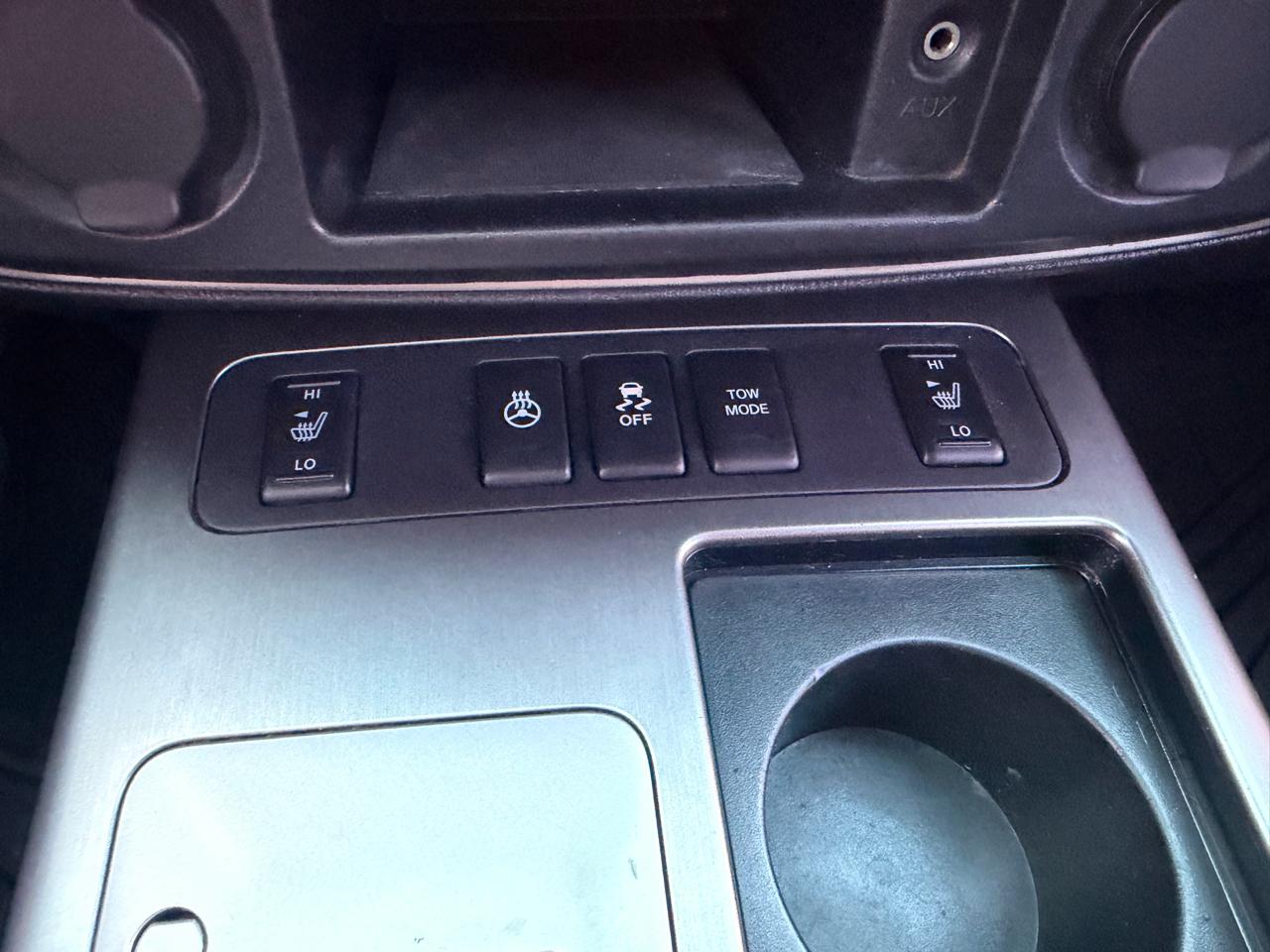 Nissan Armada Platinum 4WD 2012