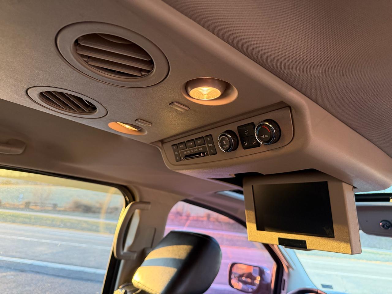 Nissan Armada Platinum 4WD 2012