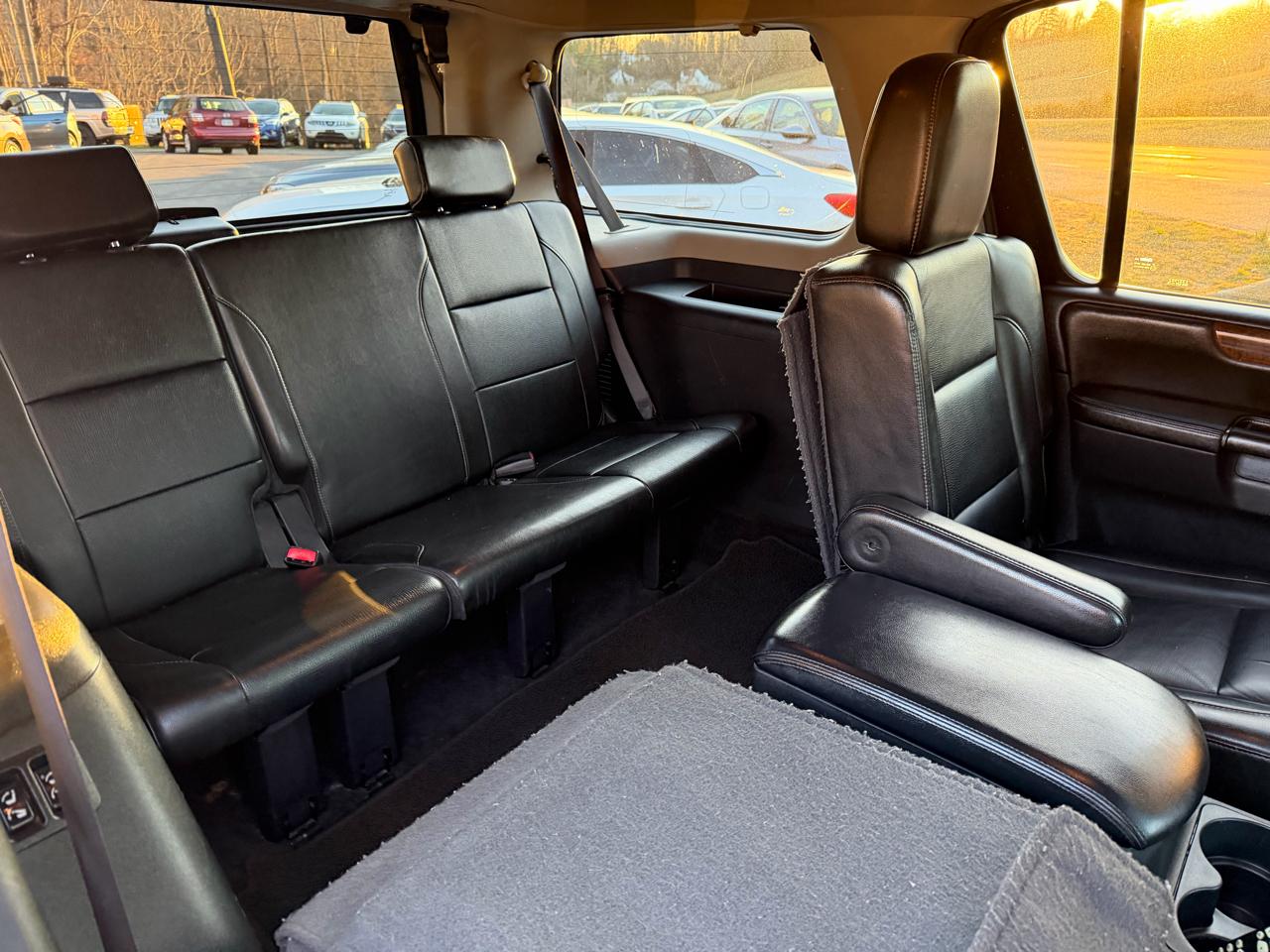 Nissan Armada Platinum 4WD 2012