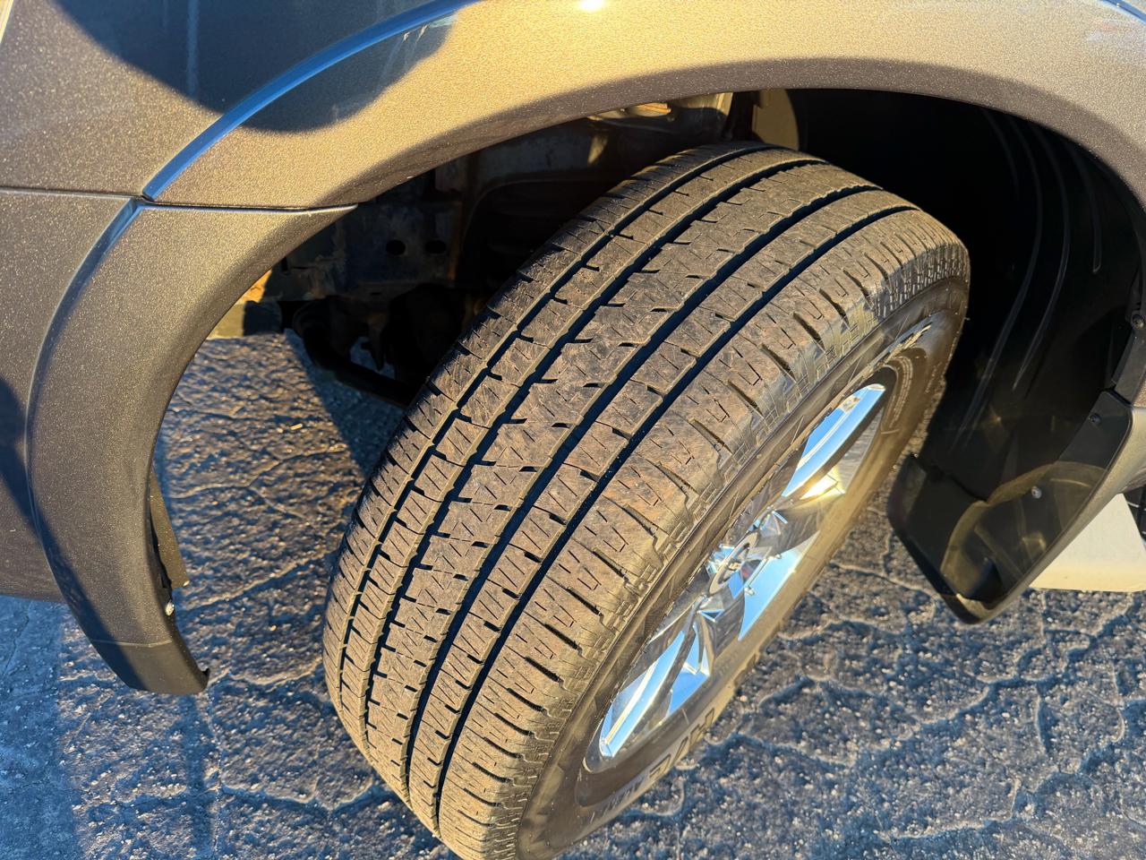 Nissan Armada Platinum 4WD 2012