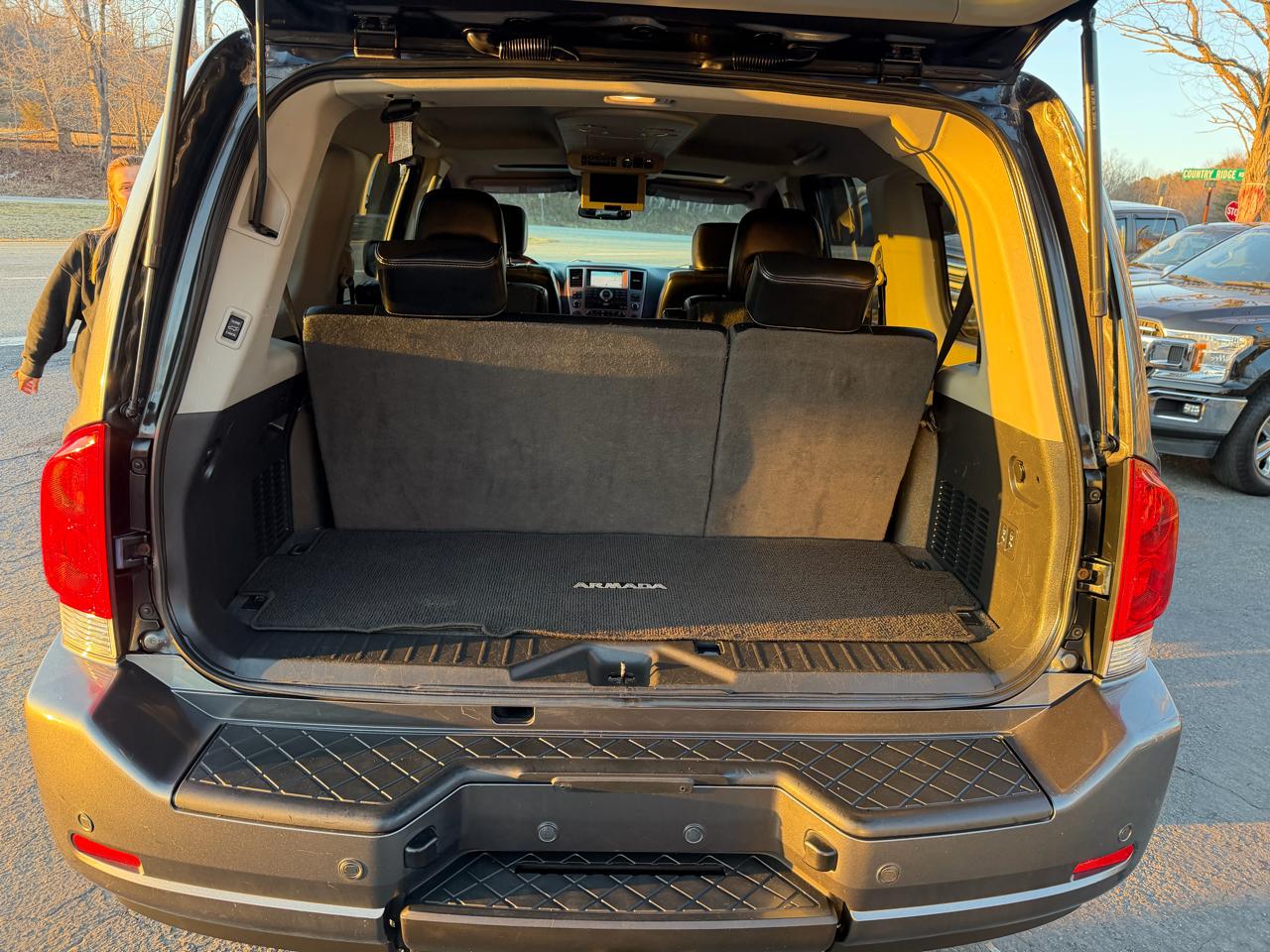 Nissan Armada Platinum 4WD 2012