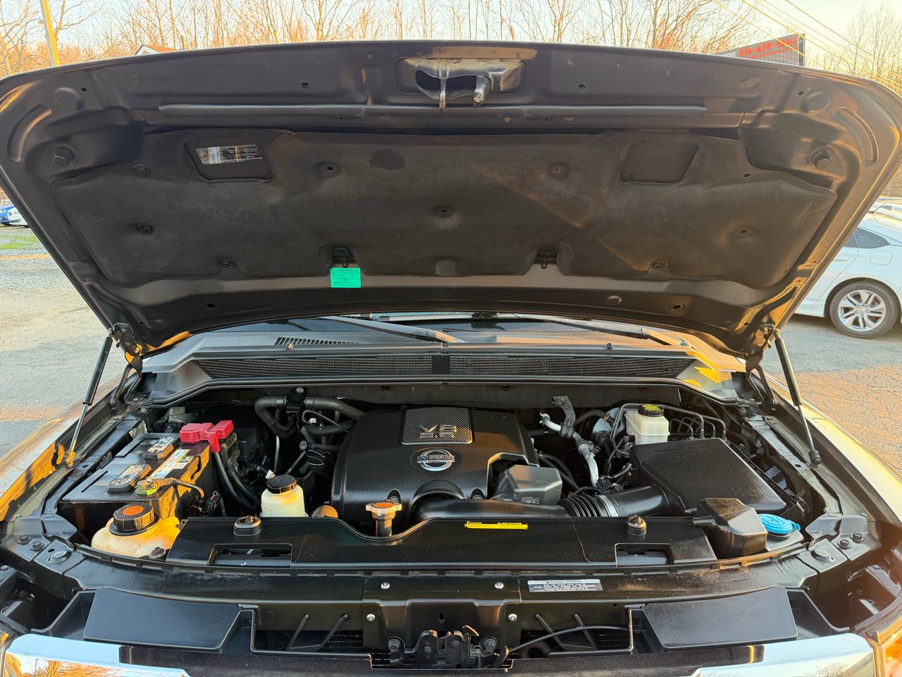 Nissan Armada Platinum 4WD 2012