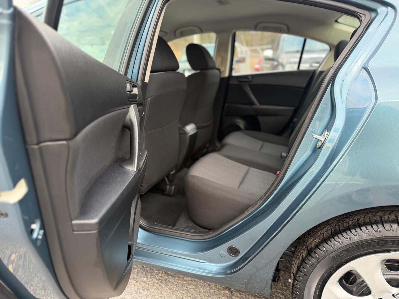 Mazda MAZDA3 4dr Sdn Auto i Sport 2010