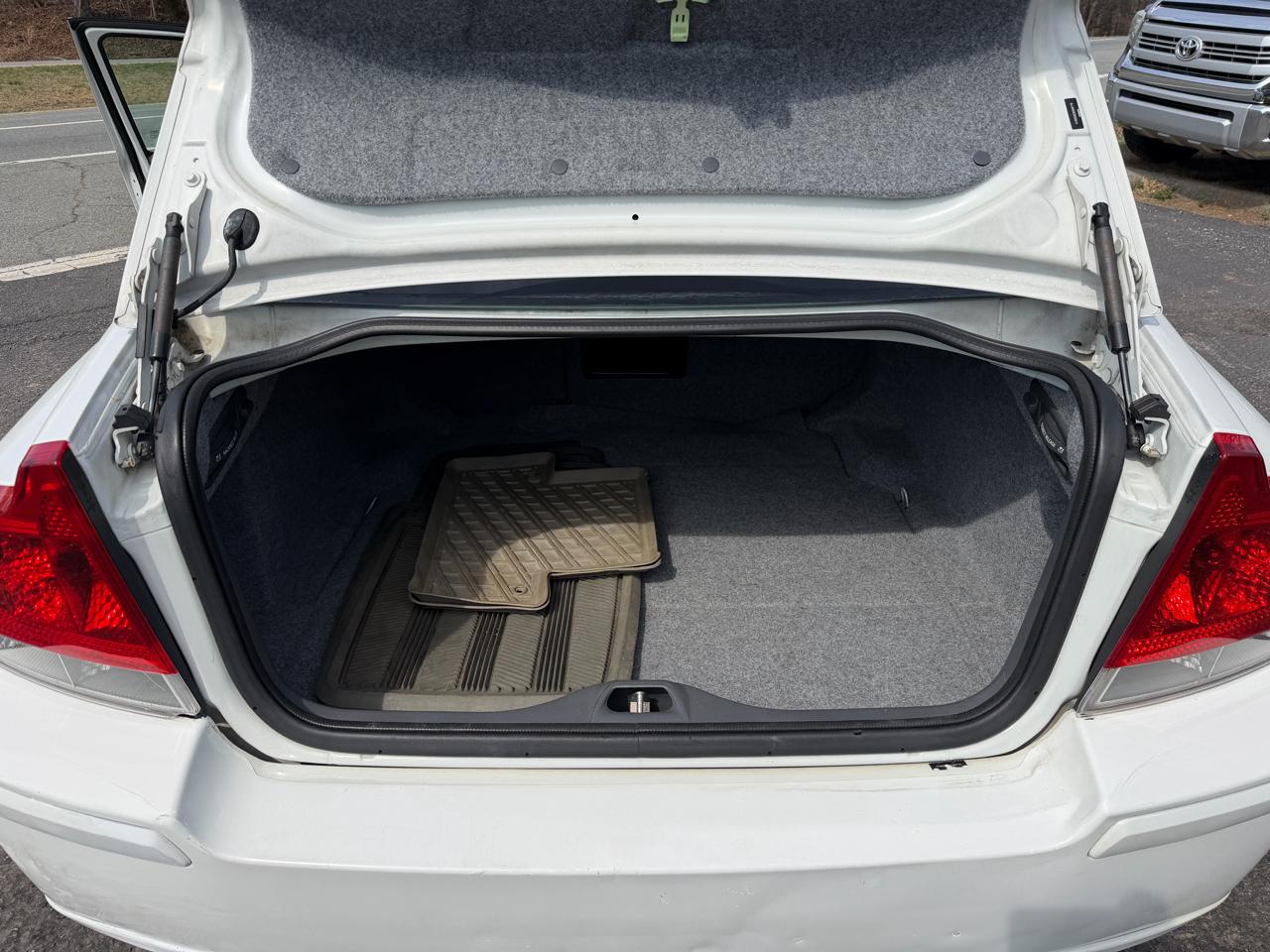 Volvo S60 4dr Sdn 2.5T FWD 2008