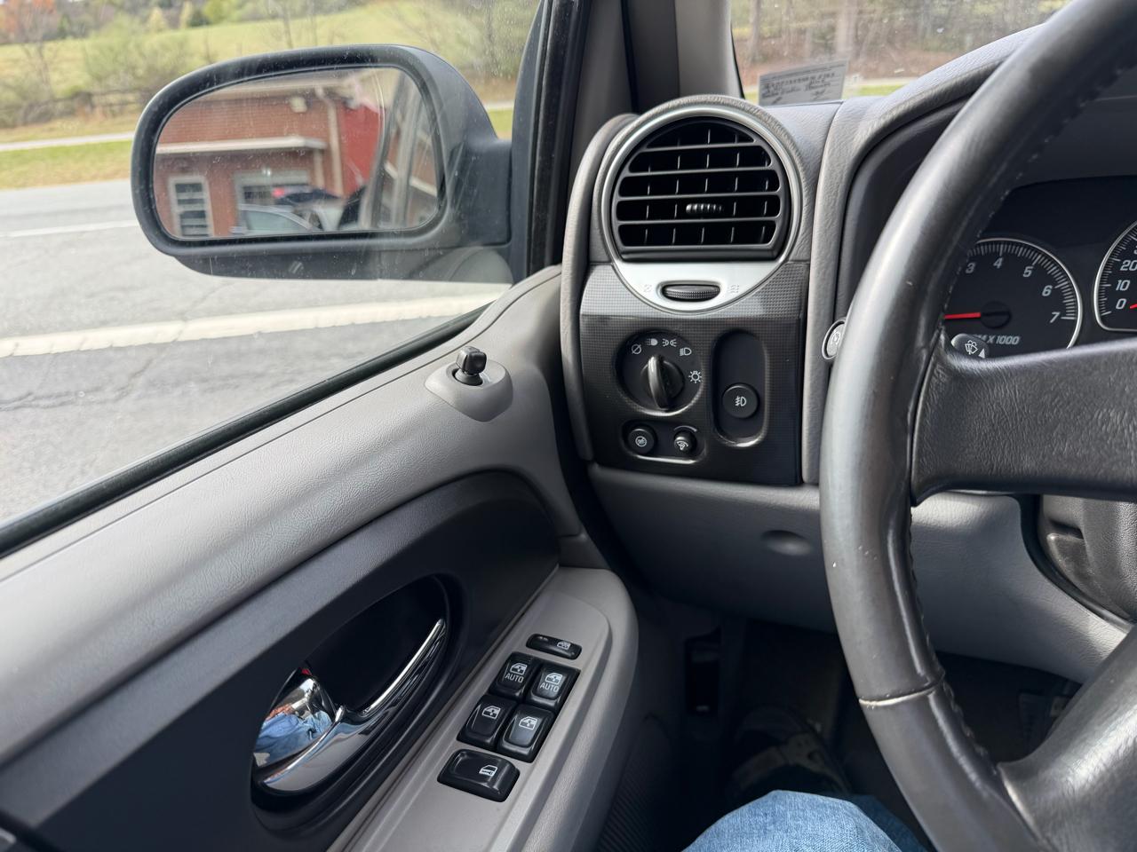 GMC Envoy 4dr 4WD SLE 2005