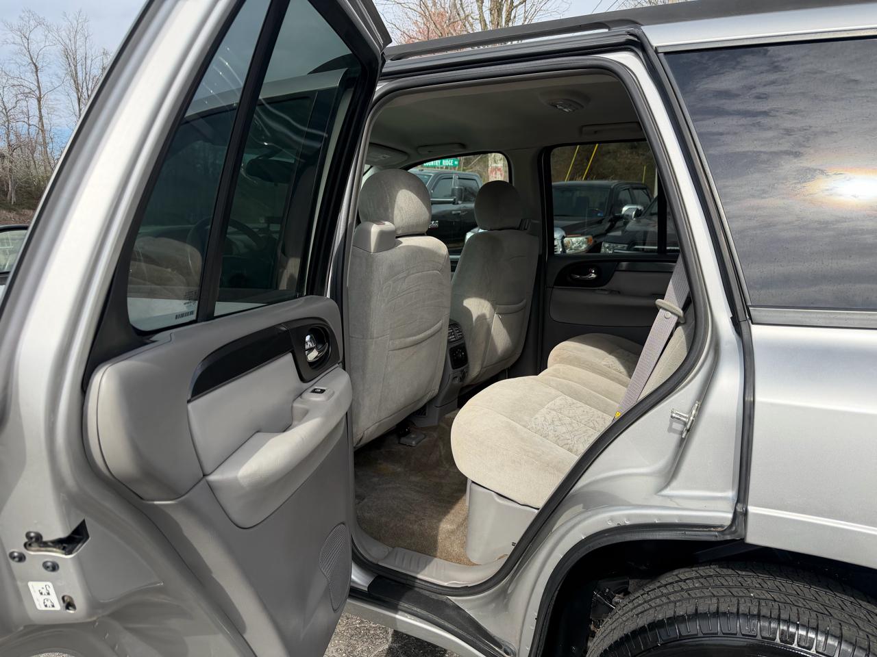 GMC Envoy 4dr 4WD SLE 2005