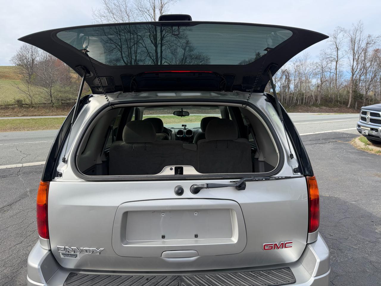 GMC Envoy 4dr 4WD SLE 2005