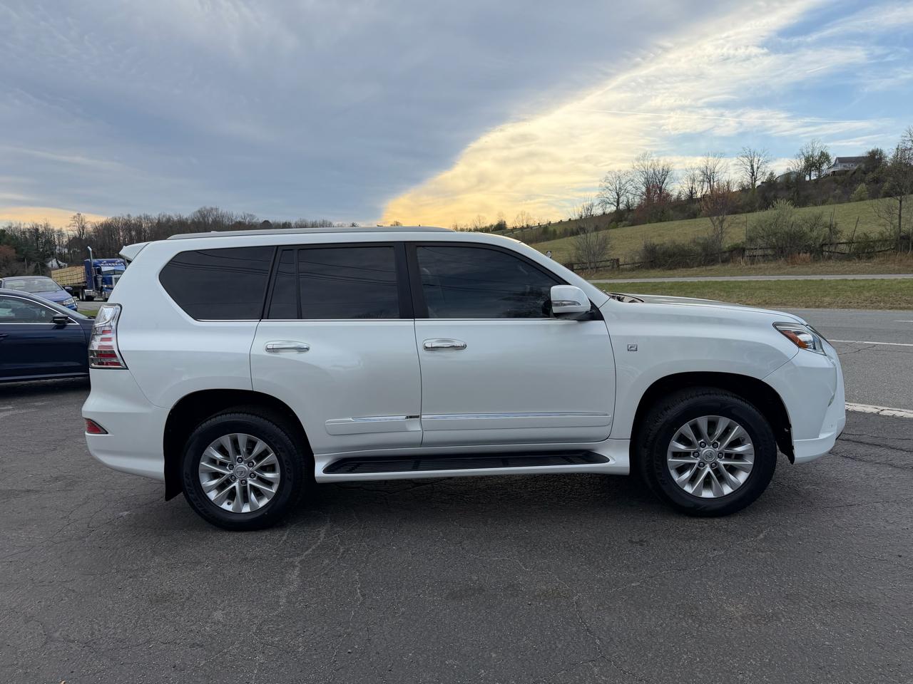 Lexus GX 460 Premium 4D SUV 4WD 2016