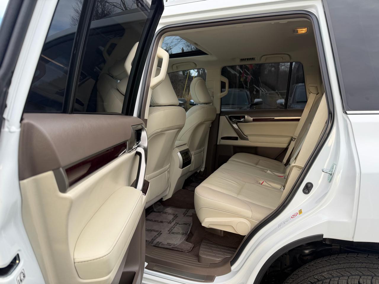 Lexus GX 460 Premium 4D SUV 4WD 2016