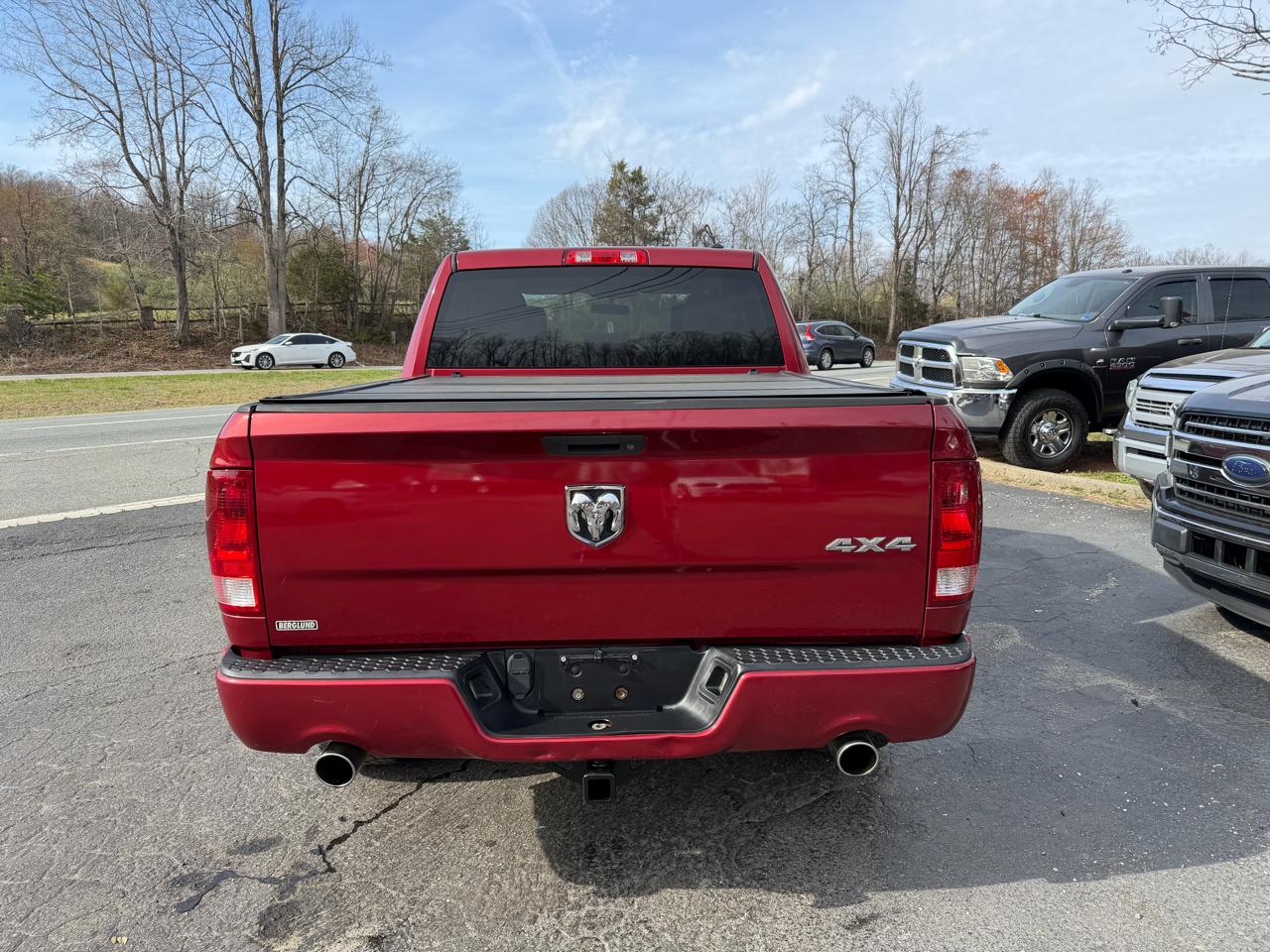 RAM 1500 4WD Crew Cab 140.5" Sport 2012