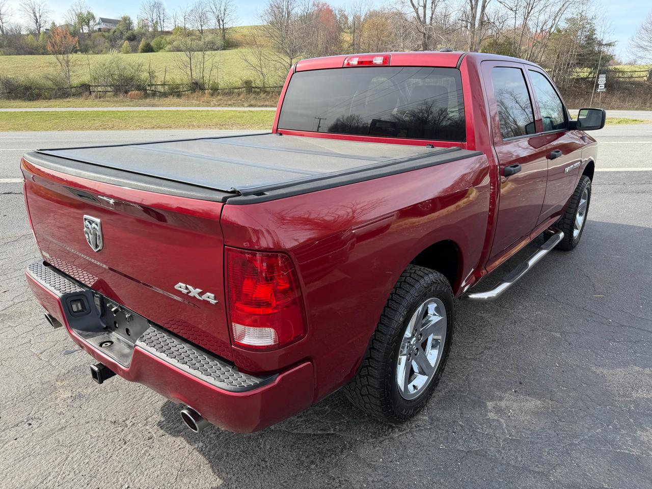 RAM 1500 4WD Crew Cab 140.5" Sport 2012