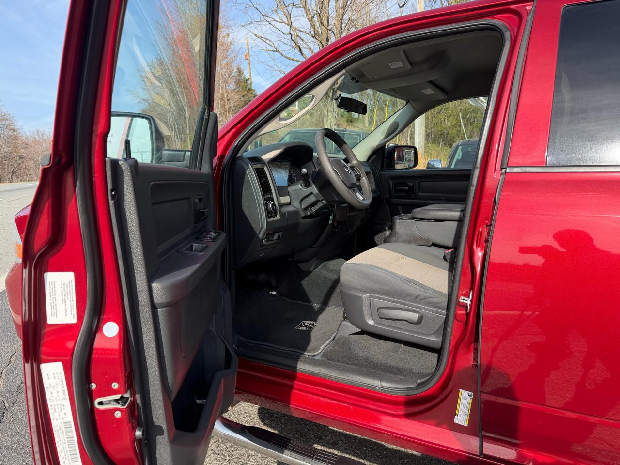 RAM 1500 4WD Crew Cab 140.5" Sport 2012