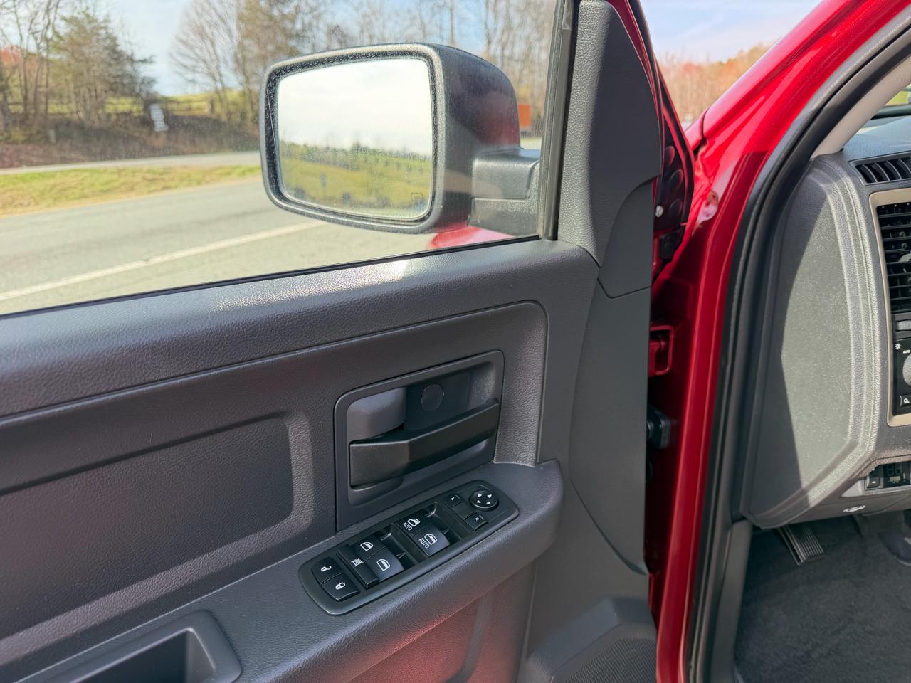 RAM 1500 4WD Crew Cab 140.5" Sport 2012