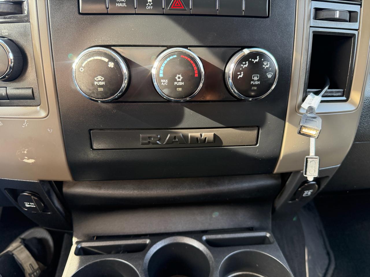 RAM 1500 4WD Crew Cab 140.5" Sport 2012