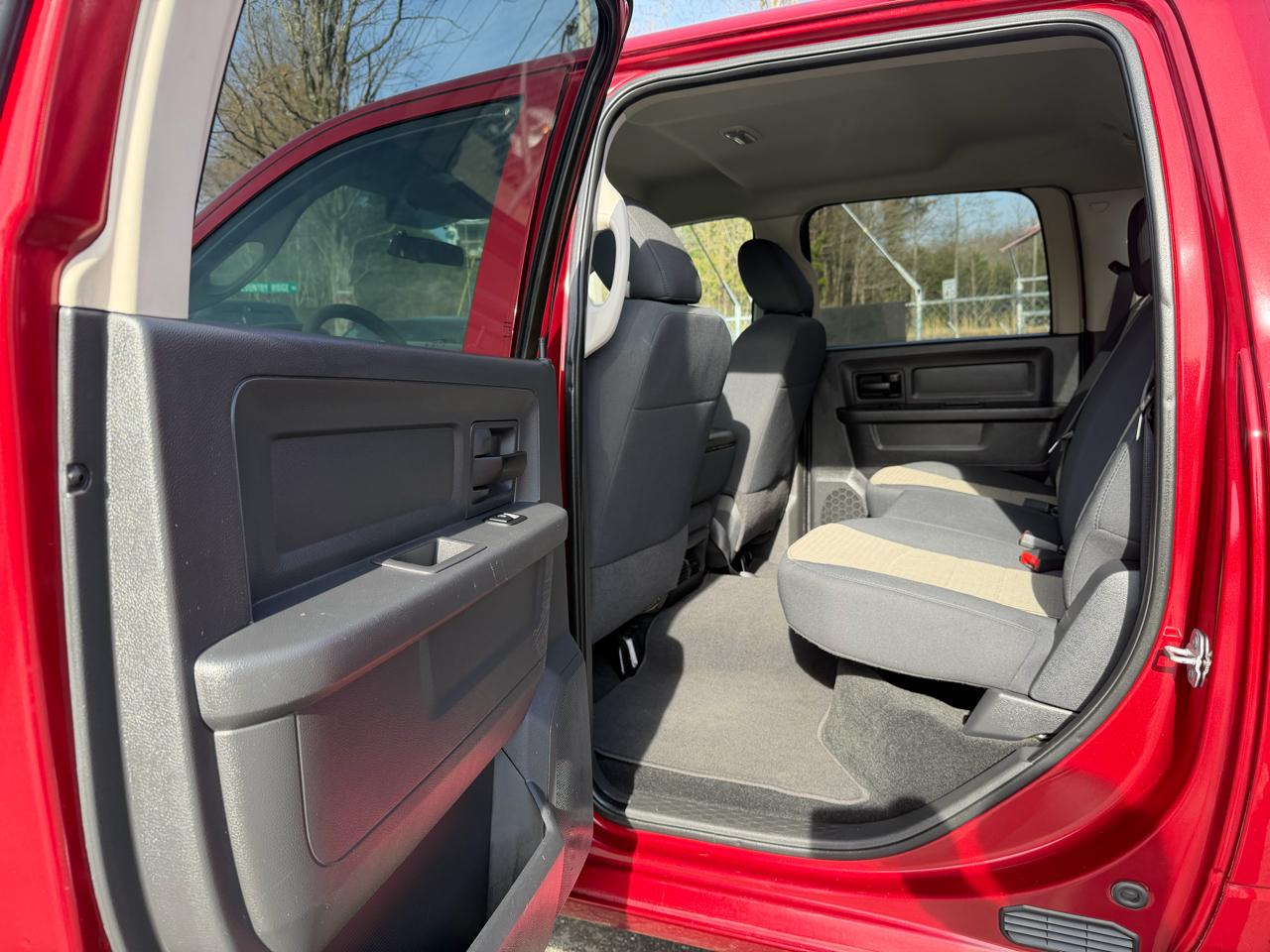 RAM 1500 4WD Crew Cab 140.5" Sport 2012